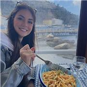 Sono una studentessa universitaria a cui manca poco per laurearsi, offro aiuto compiti, doposcuola per bambini e ragazzi